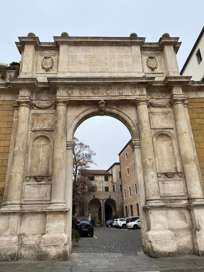 Апартаменты Catoo Dimora Di Design Park In Palazzo Nobiliare Al Duomo Падуя Экстерьер фото